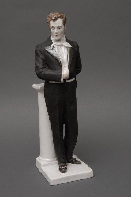 Скульптура «Артист П.М. Норцов в роли Евгения Онегина». 1949. Слоним И.Л.