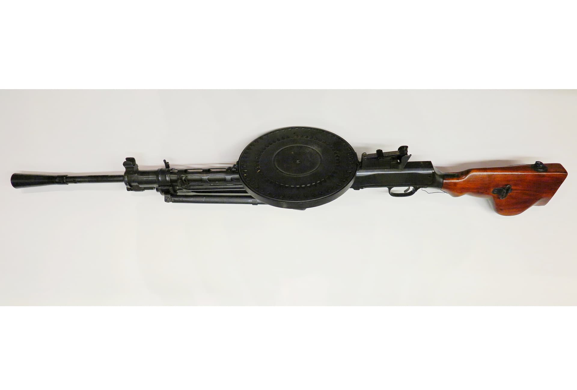 Зал № 3. 7,62-мм ручной пулемет Дегтярёва (ДП)