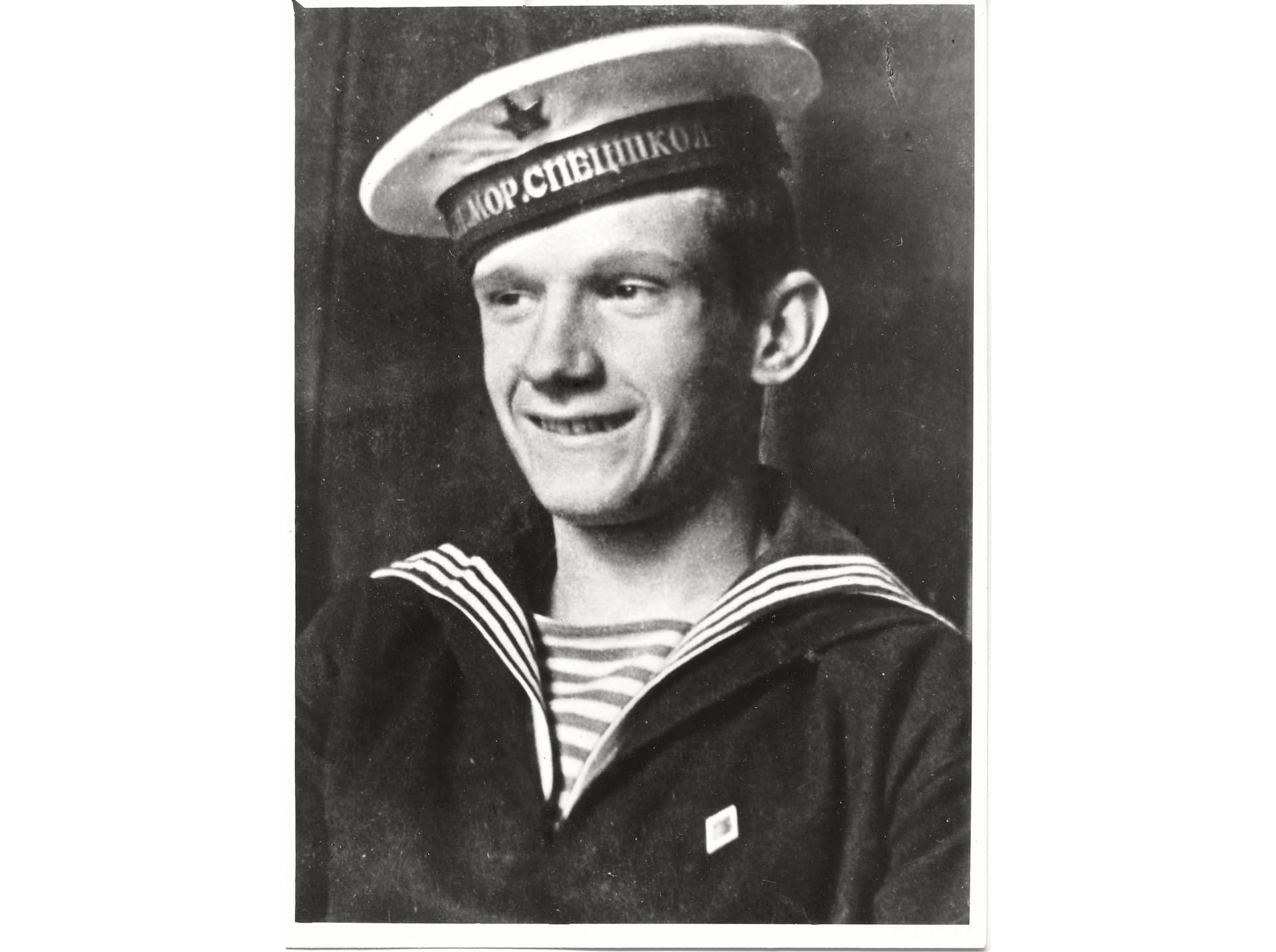 Зал № 4. Курсант военно-морской спецшколы В. Г. Кириллов-Угрюмов