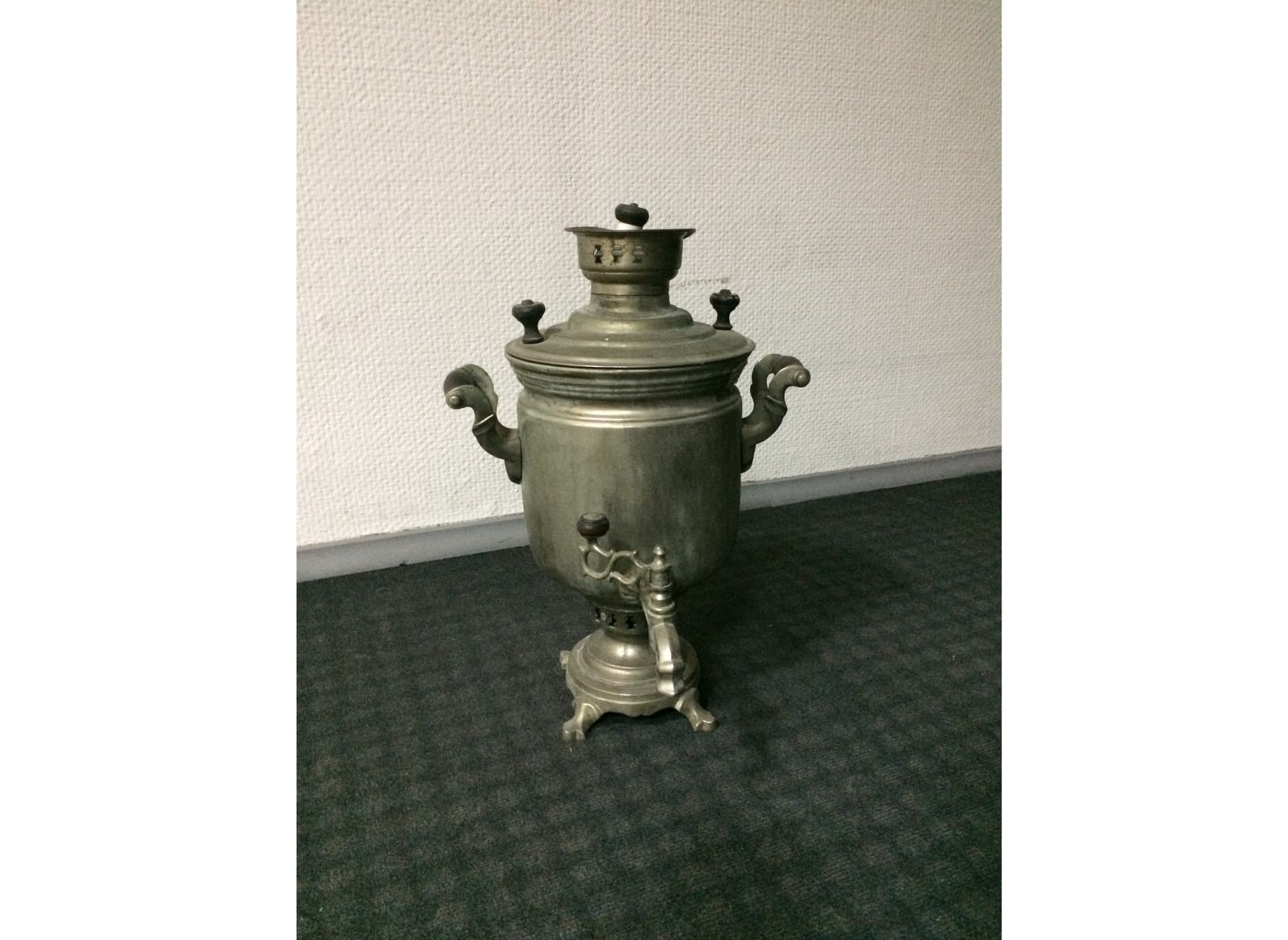 Зал № 4. Личные вещи М. Е. Катукова. СССР, 1940-е гг. Самовар