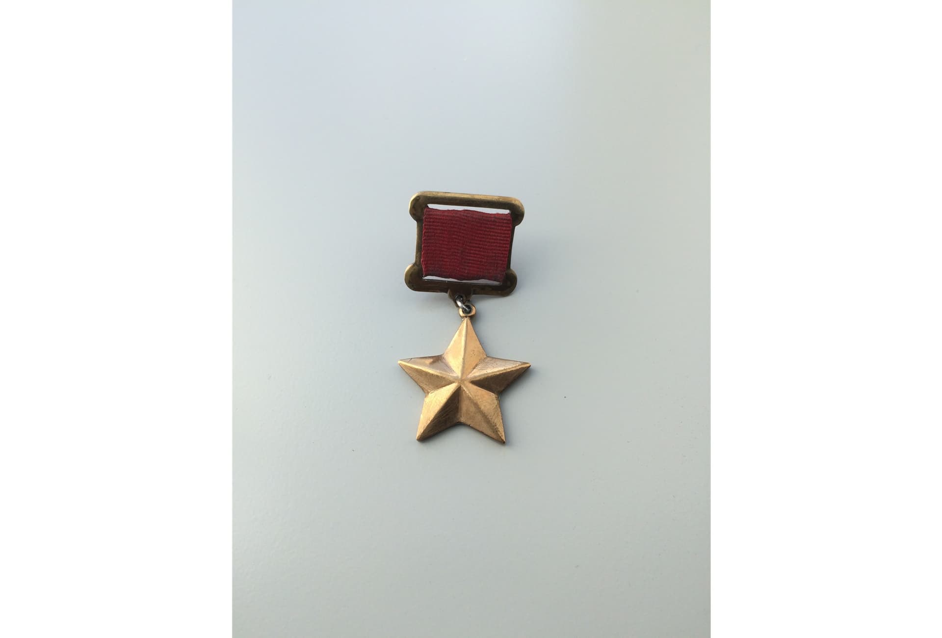 Зал № 5. Медаль «Золотая Звезда» — государственная награда СССР и Российской Федерации. Муляж