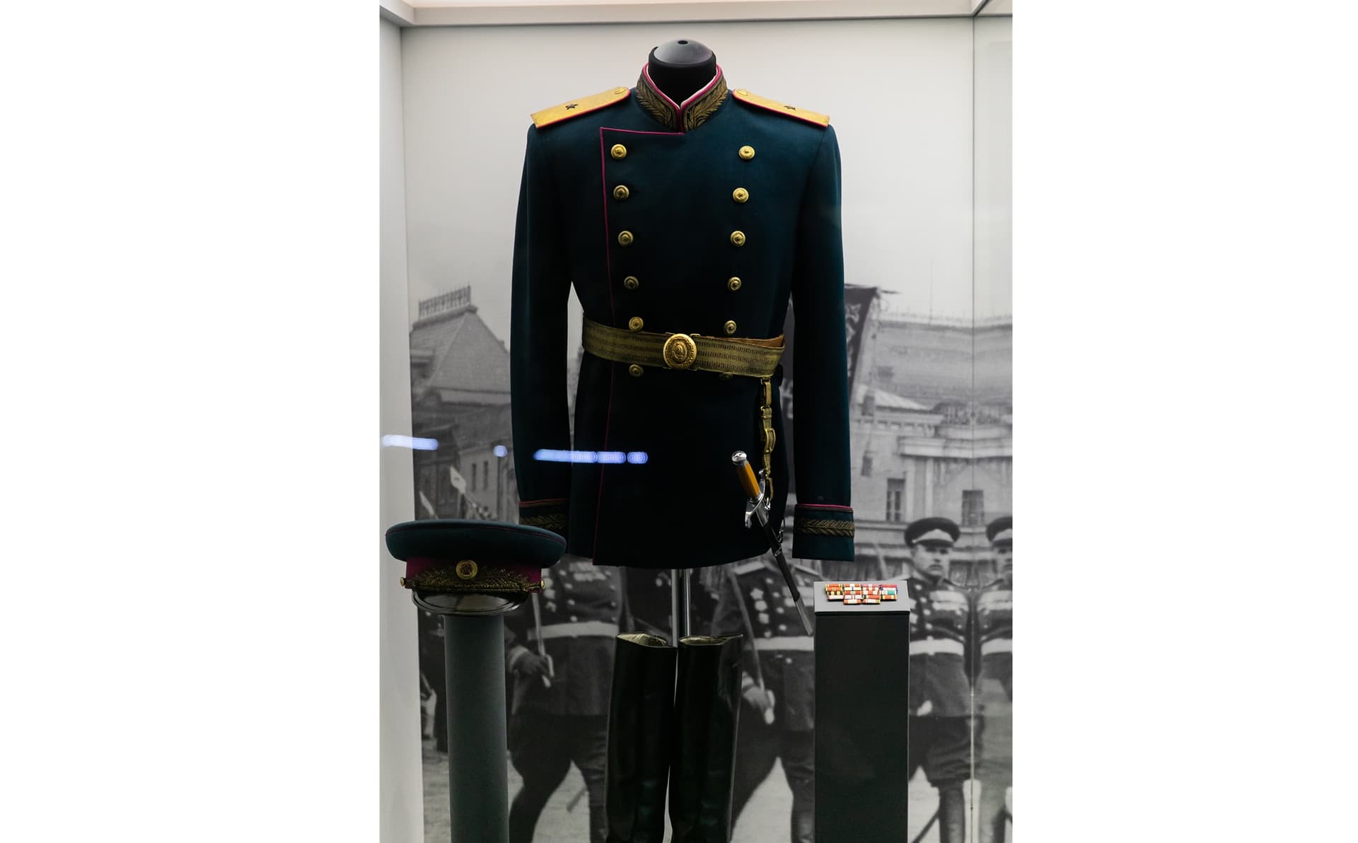 Зал № 5. Личные вещи генерал-майора П. П. Бондаренко