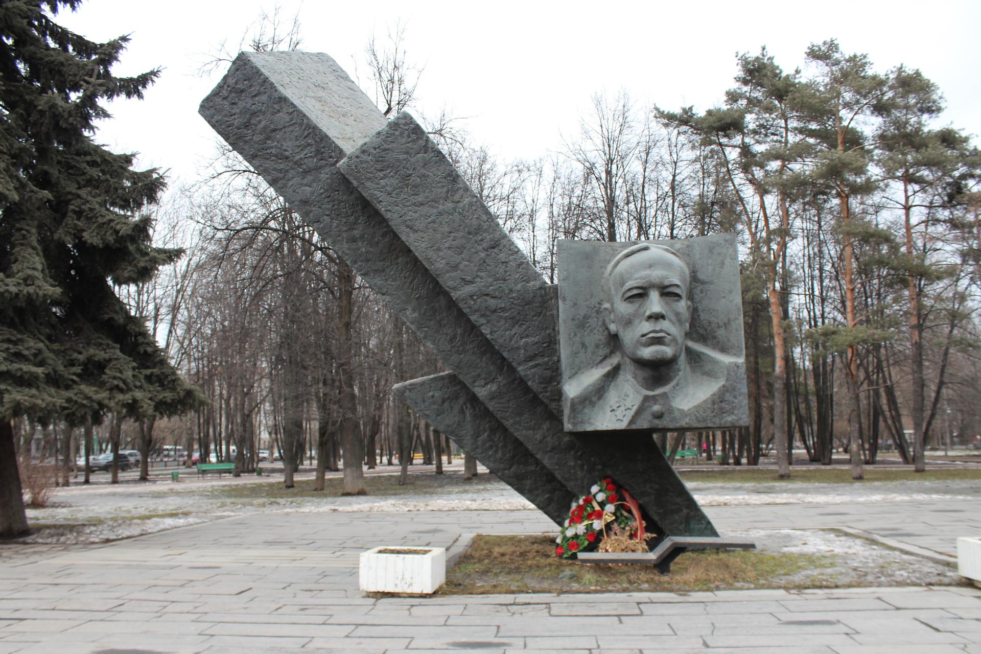 Памятник Дмитрию Михайловичу Карбышеву