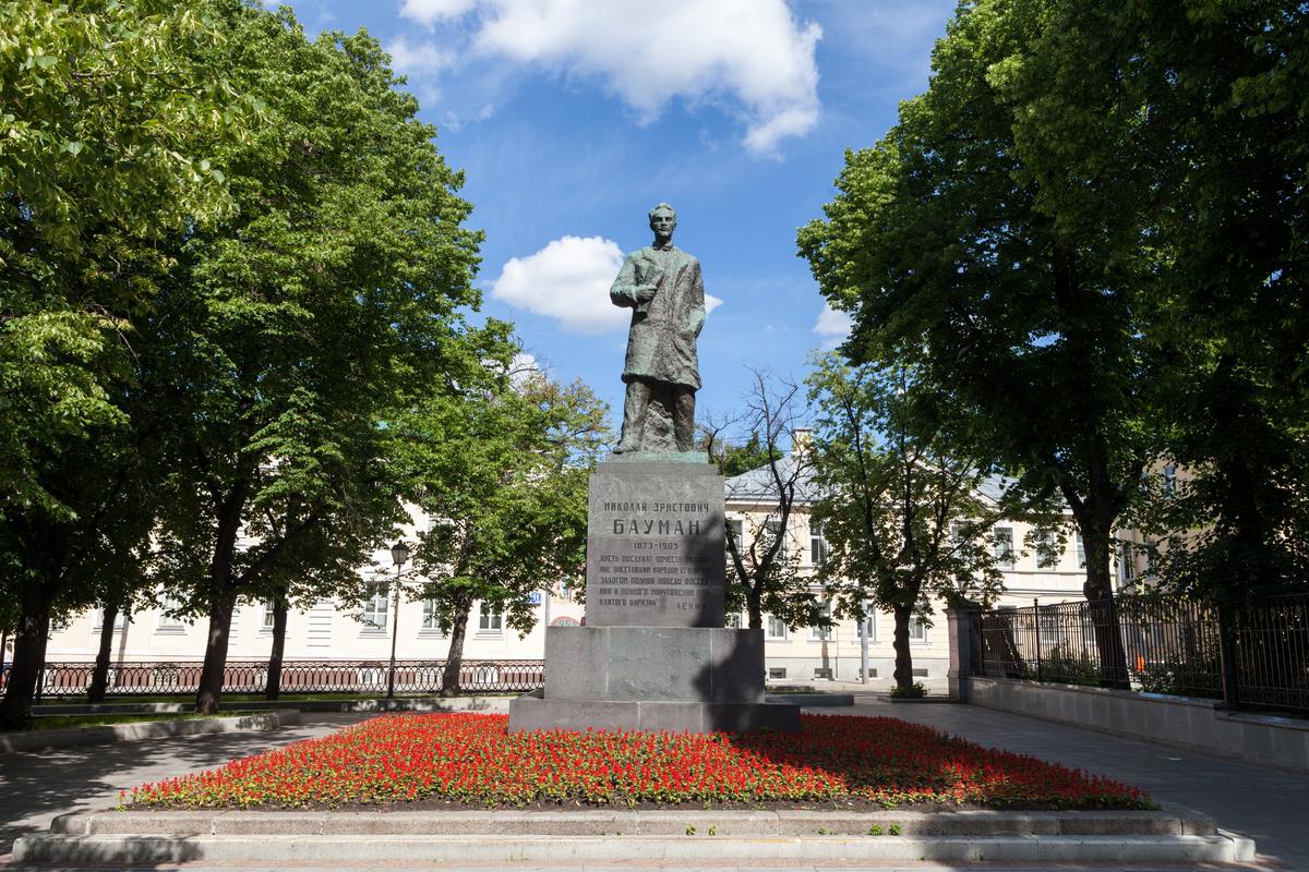 Памятник Николаю Эрнестовичу Бауману