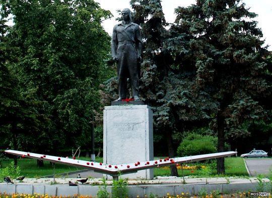 Памятник лётчику А. Ф. Авдееву