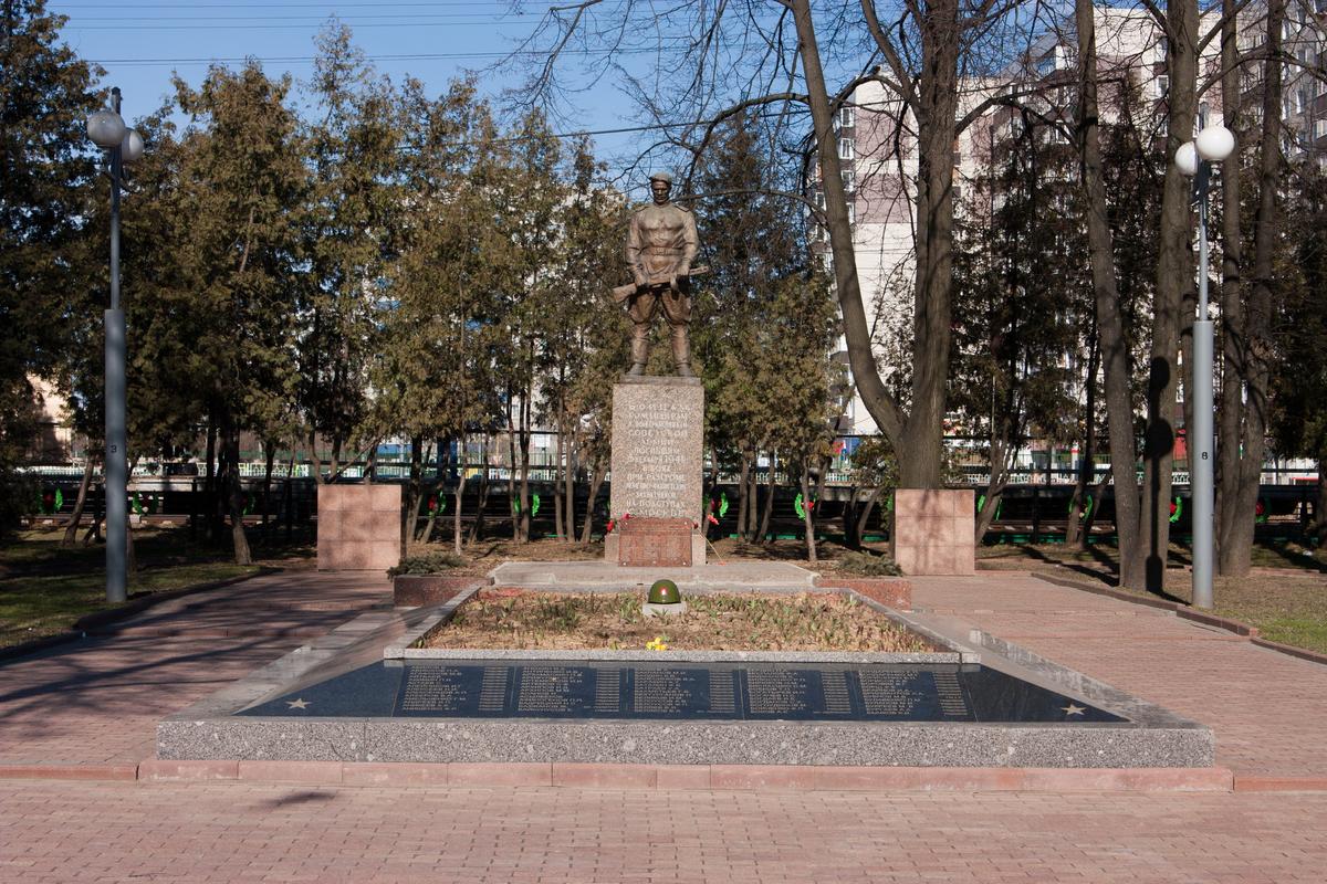 Памятник Защитникам Москвы