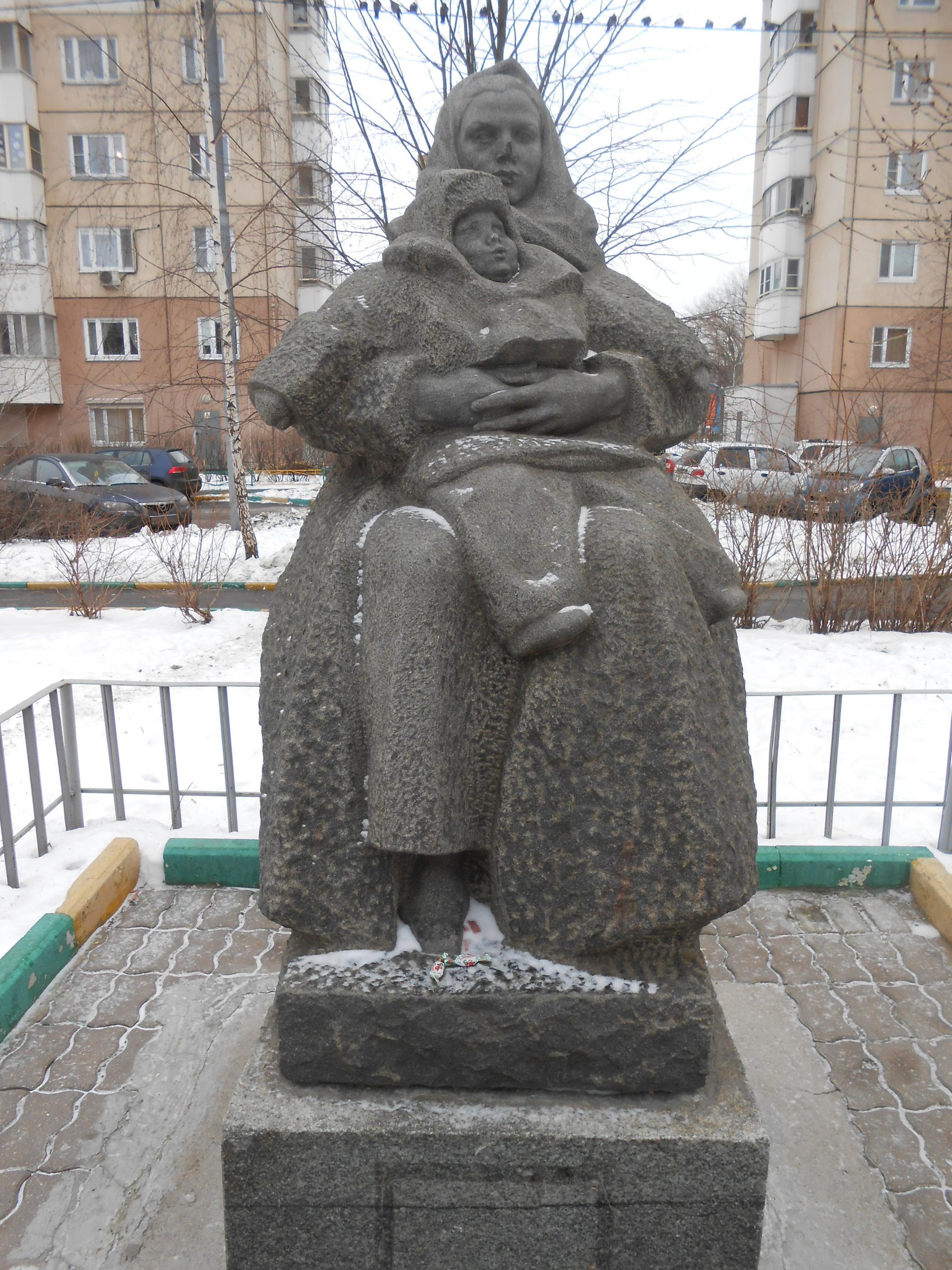 Сквер и памятник памяти о москвичах, погибших при бомбардировках 1941 года