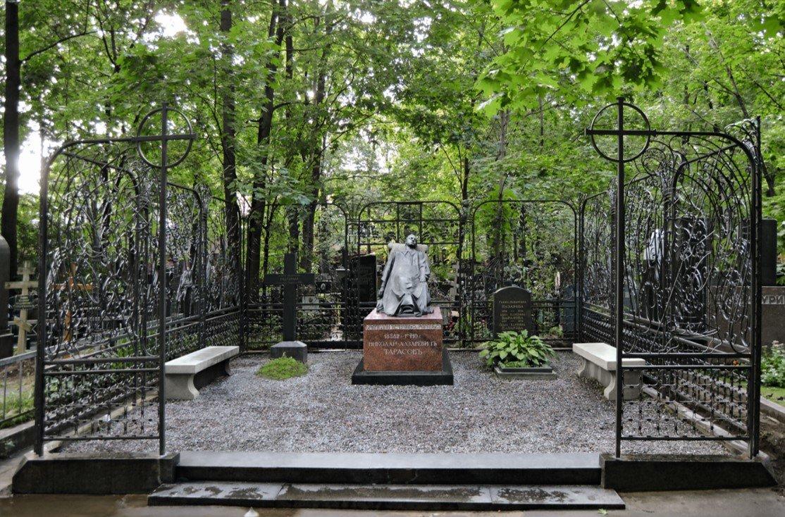 Художественное надгробие  Н.Л.Тарасова