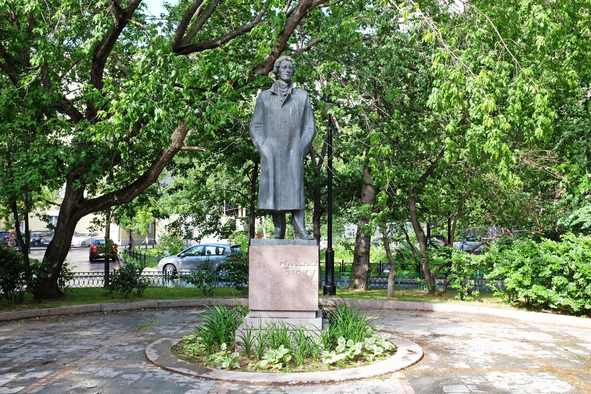 Памятник А. А. Блоку