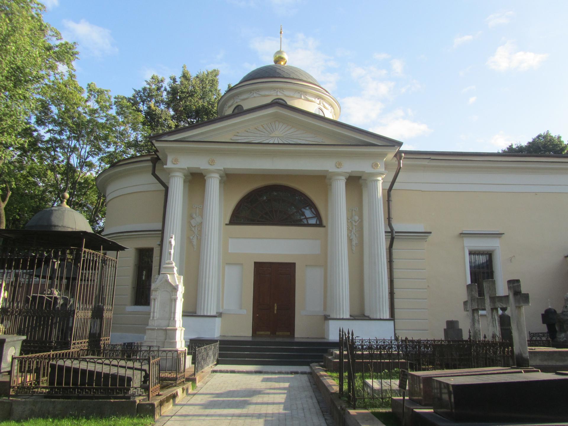 Церковь Михаила Архангела - усыпальница Голицыных