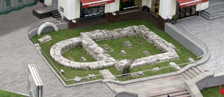 Белокаменное основание храма Святой Троицы в Старых Полях. XVI век