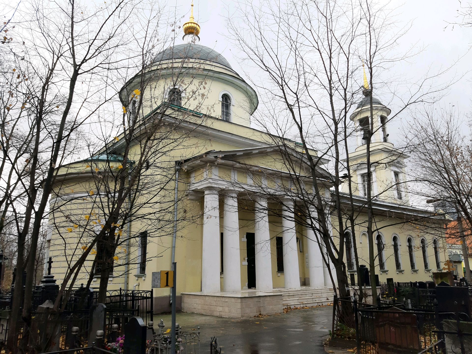 Пятницкое кладбище, Церковь Троицы