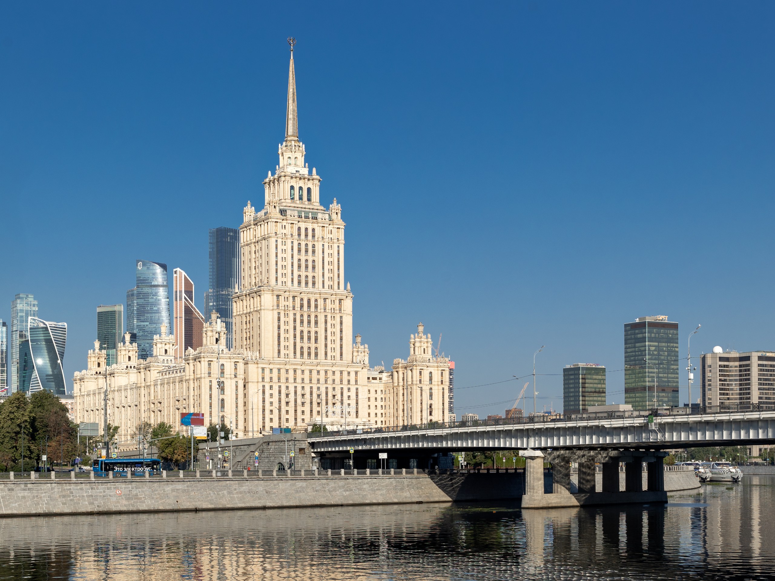 Гостиница «Рэдиссон Ройал» — Бывшая гостиница «Украина»
