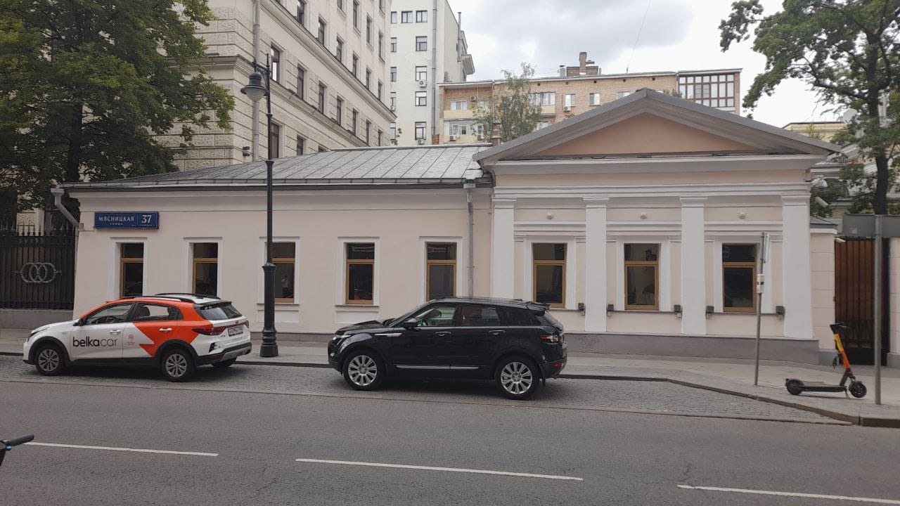 Западный флигель городской усадьбы, начало XIX в., арх. О.И.Бове