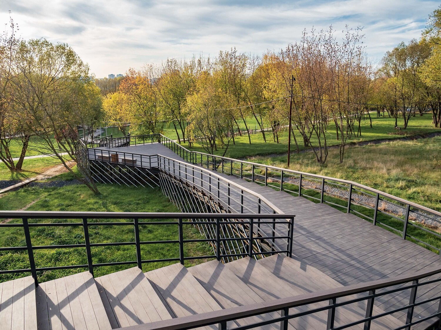 Парк на набережной Москвы-реки в Капотне