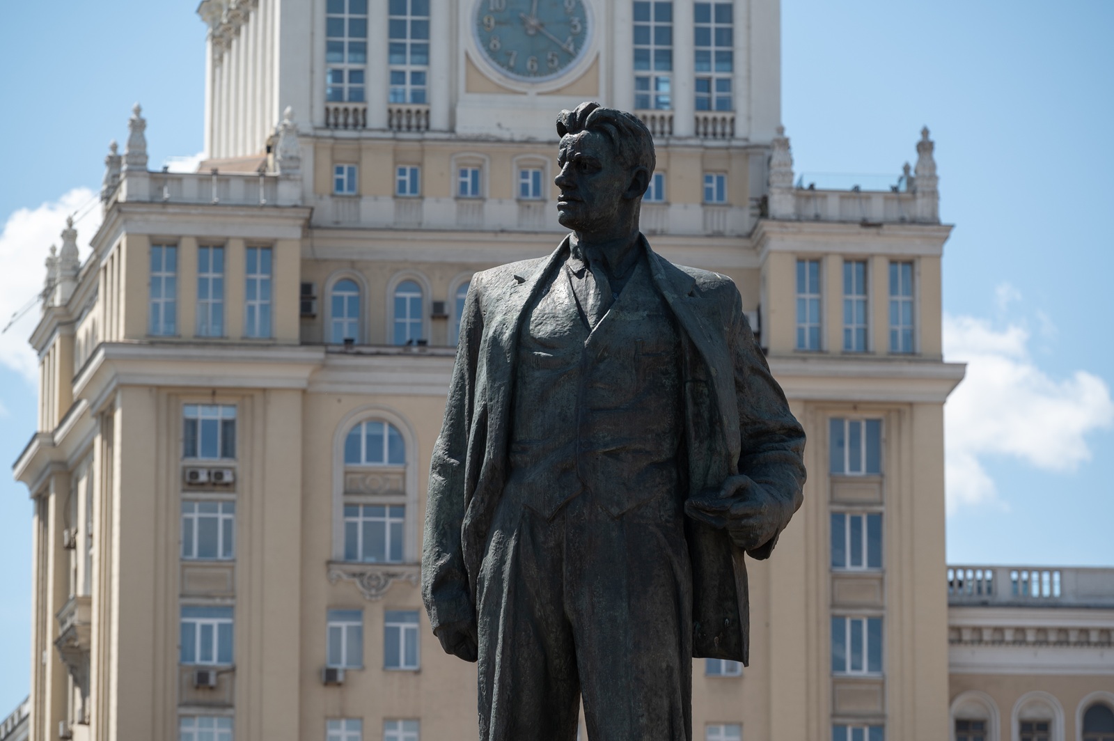 Памятник Владимиру Маяковскому