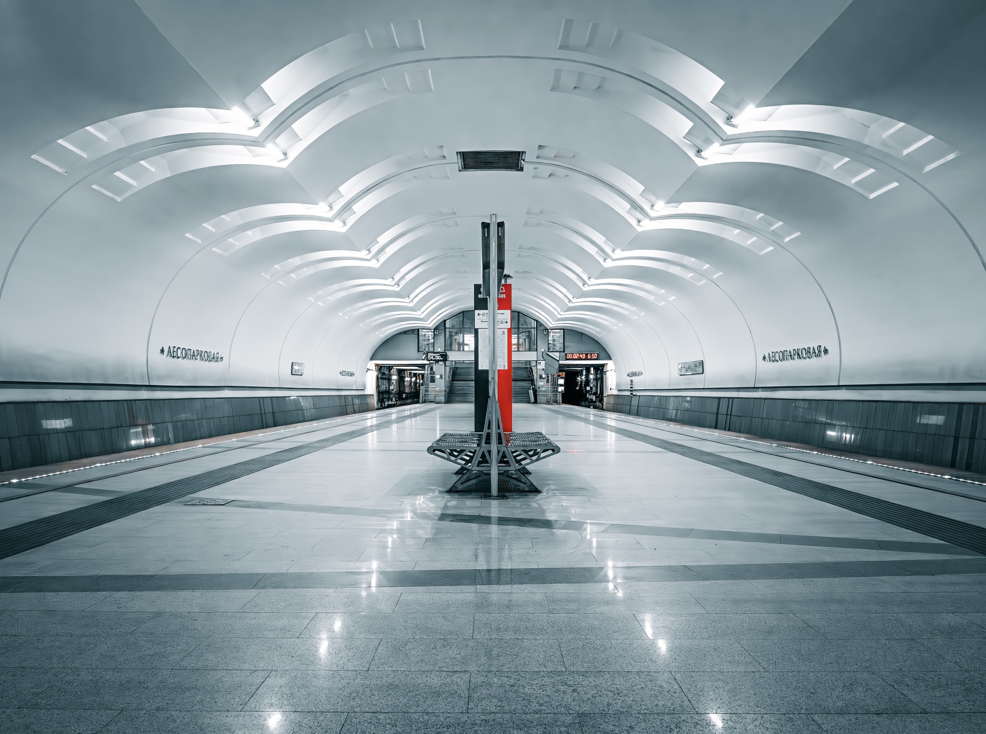 Станция метро «Лесопарковая»
