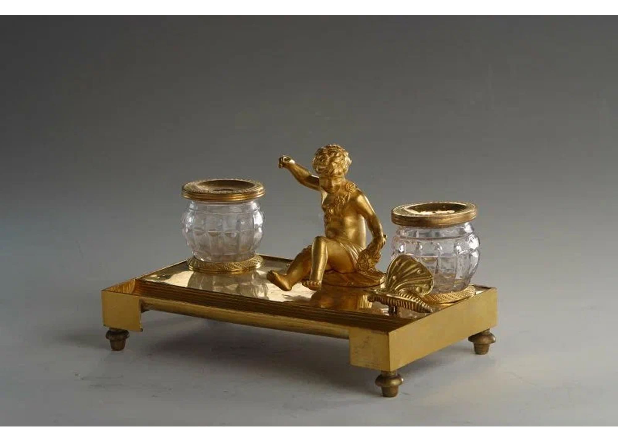 Чернильный прибор (с амуром и бабочкой). Россия. 1810–1820 гг.