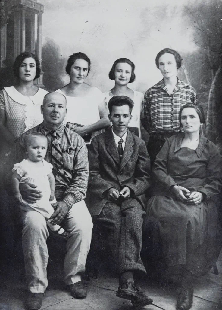 Николай Островский и семья Мацюк