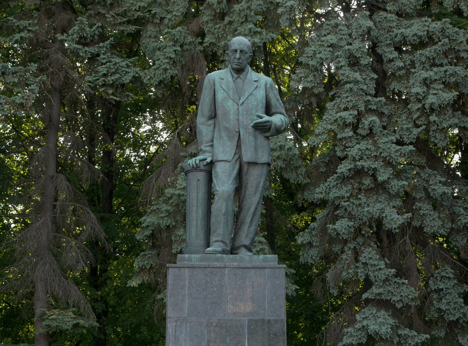 Памятник на могиле В. Р. Вильямса
