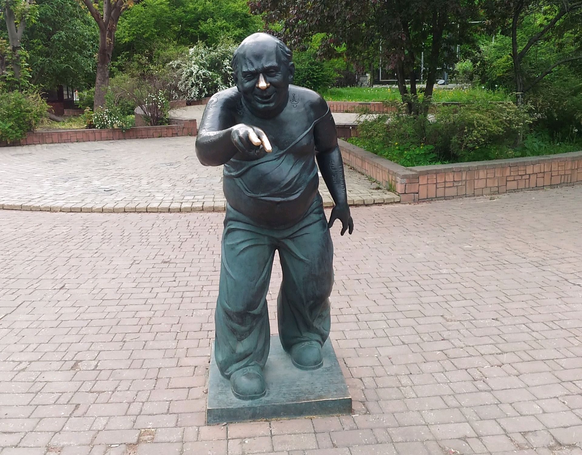 Памятник Доценту