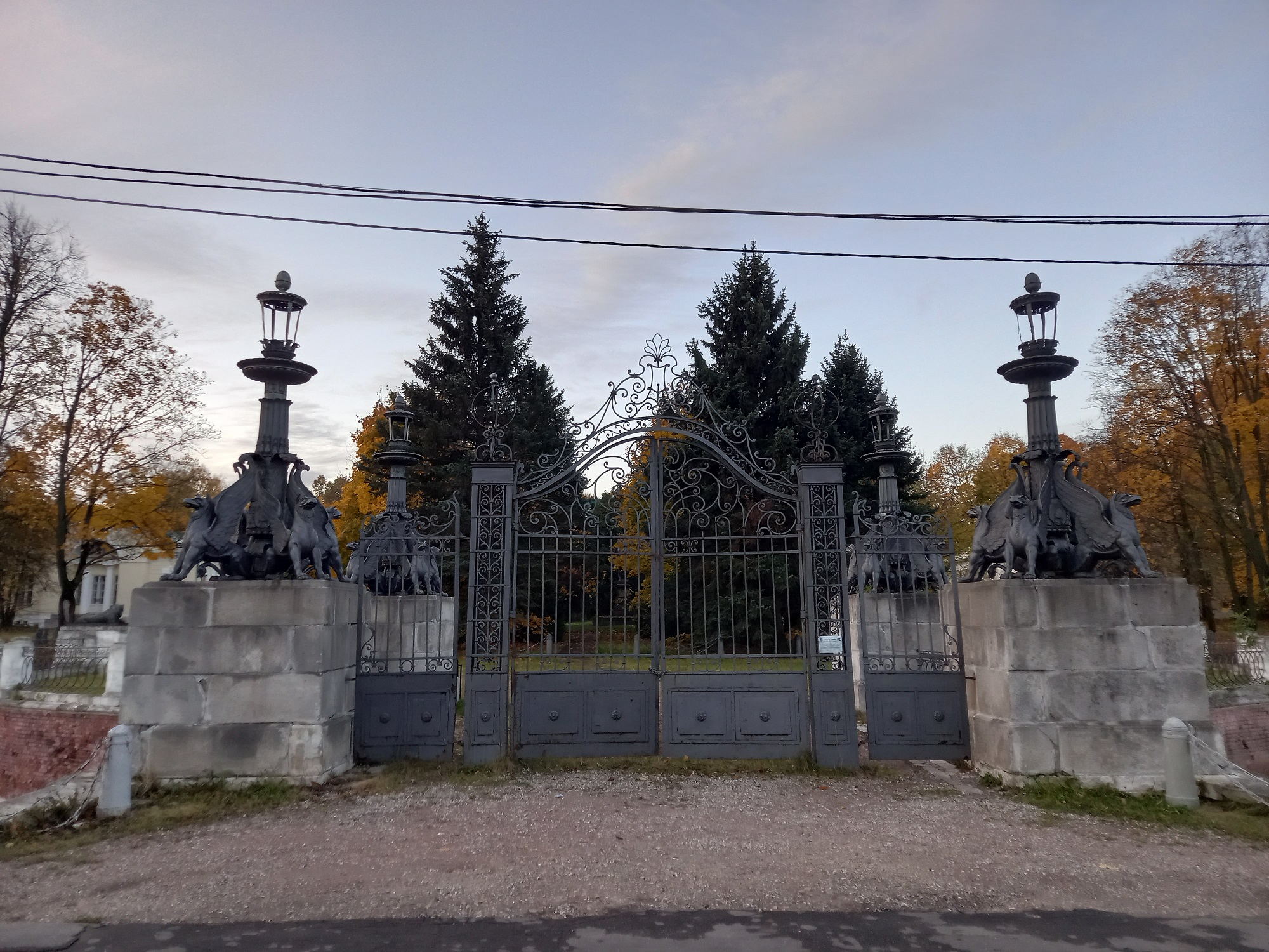 Крылатые грифоны в Кузьминках