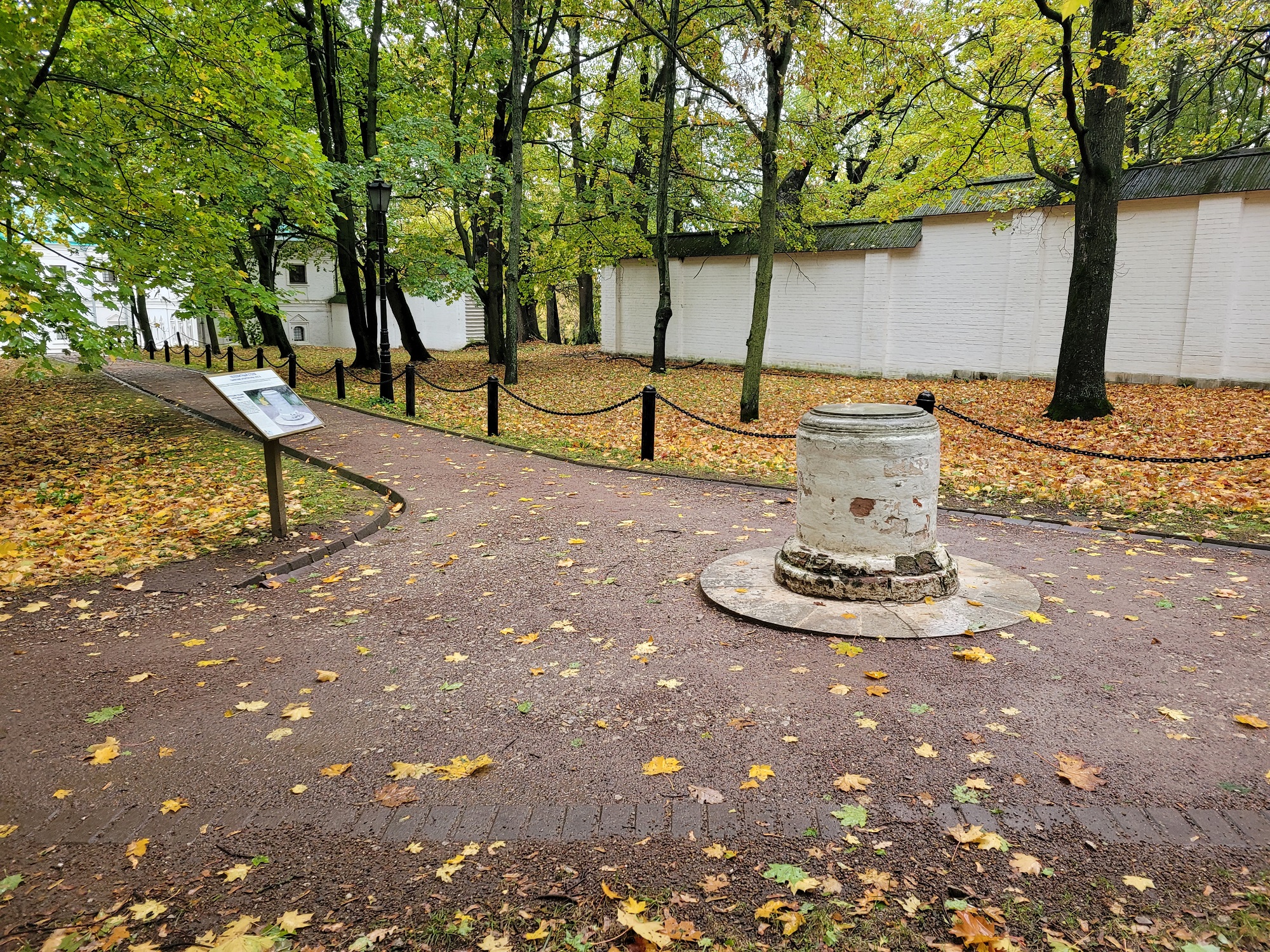 Челобитный столб, ансамбль усадьбы Коломенское