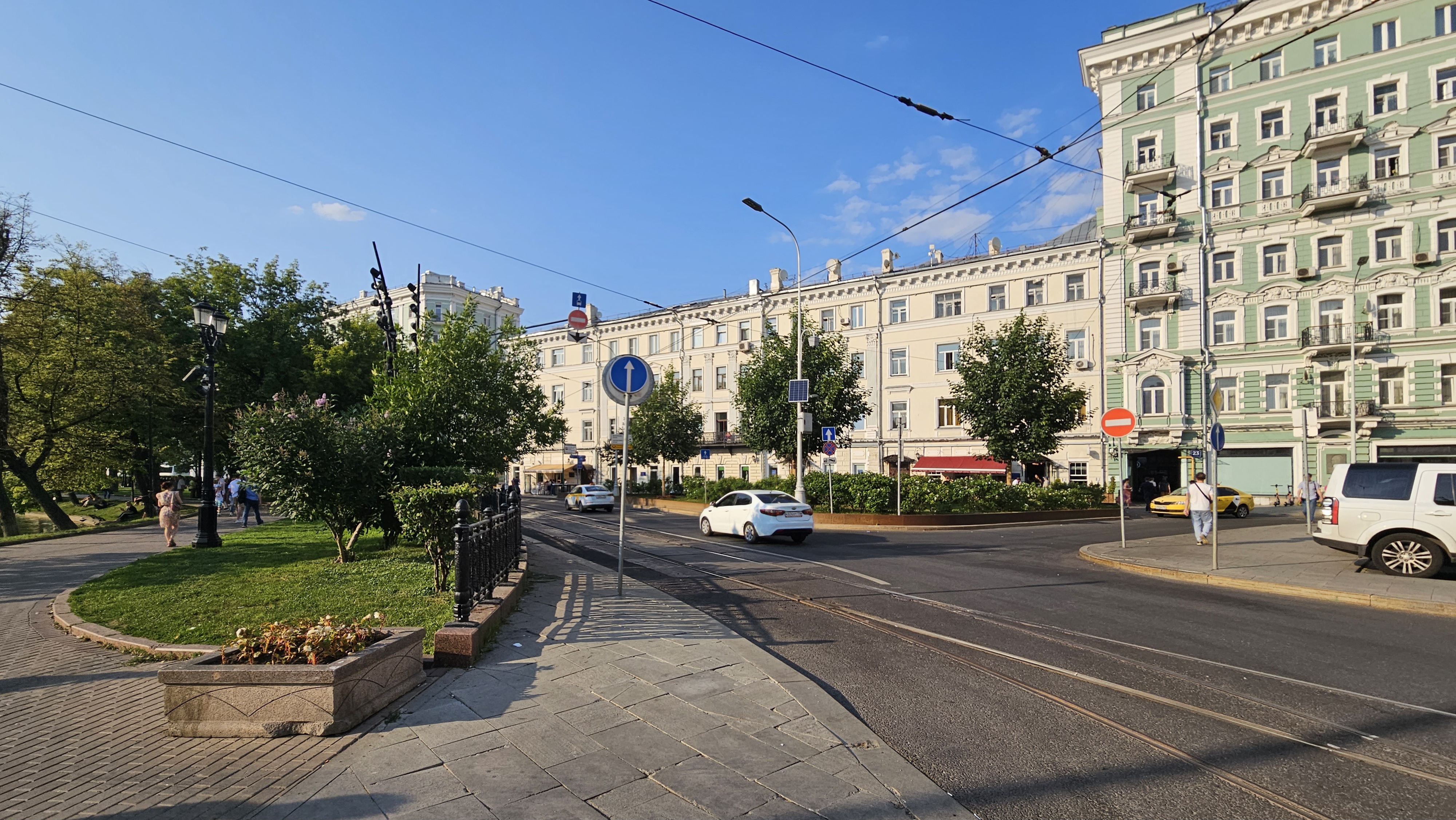 Площадь Покровские ворота