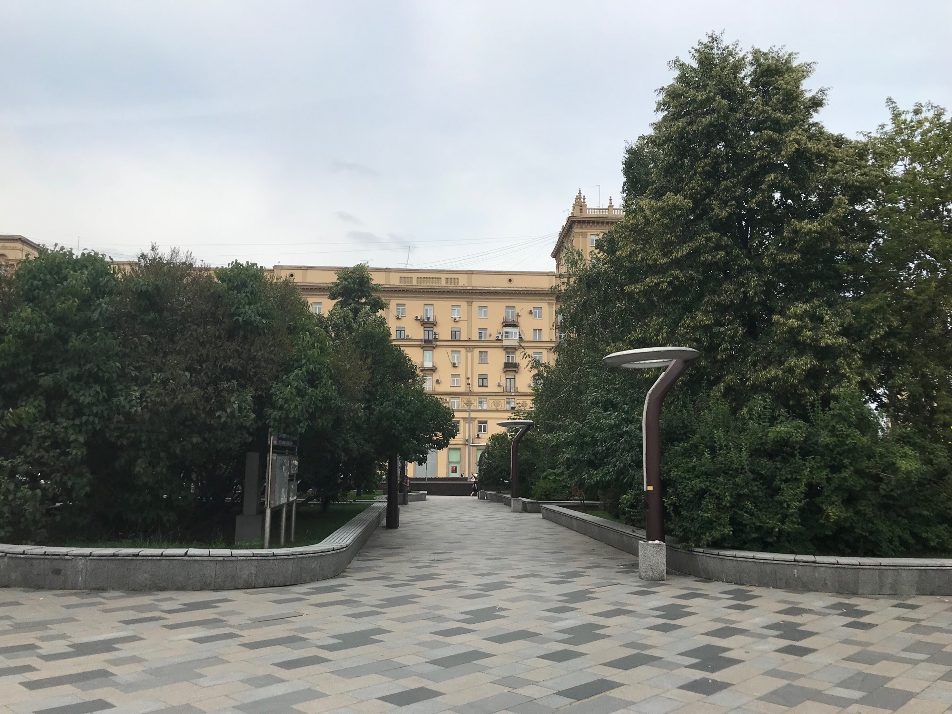 Площадь Цезаря Куникова