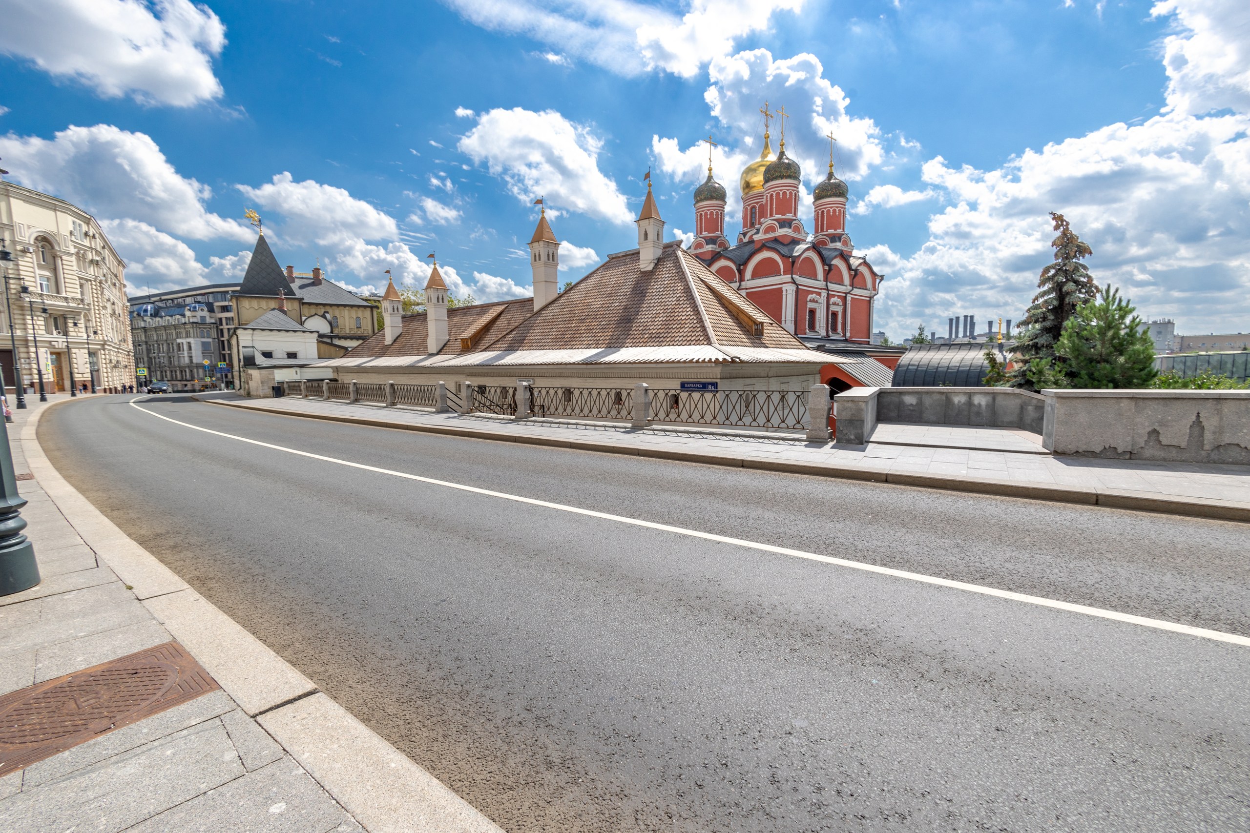 Варварку и Ильинку закрыли для движения транспорта