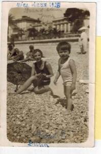 Элен Патриция Джонс и Дина Вдовиковская на пляже Гранд-Бич в Ницце. 1928. Элли Джонс
