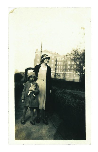Элли Джонс с дочерью Элен Патрицией Джонс. Начало 1930-х. Неизвестный фотограф