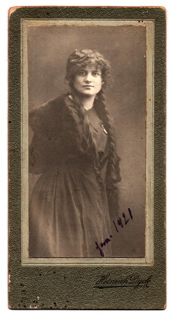 Елизавета Петровна  Зиберт (в замужестве Элли Джонс). 1921. Дик Г.И.