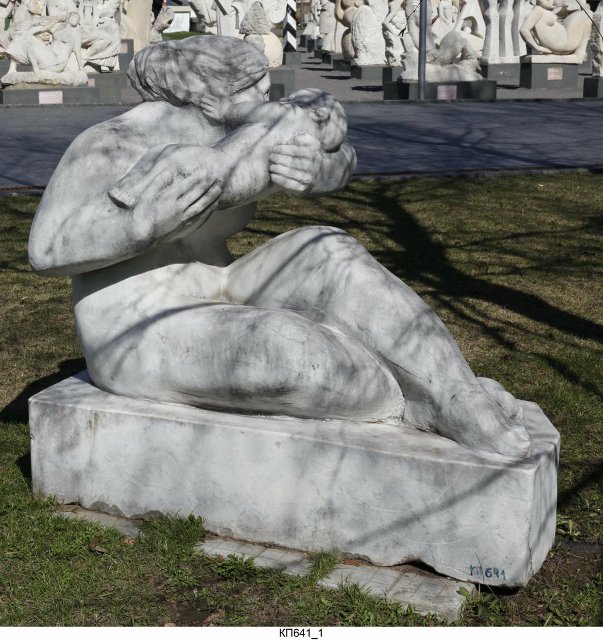 Скульптура "Материнство". 2007 г. Ульянов Б.П.