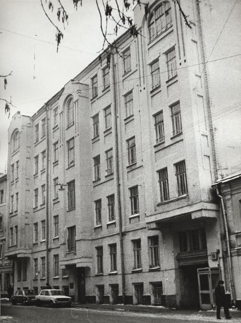Фотография. Мерзляковский переулок, д.16. Вид на главный фасад здания. Февраль 1987 г. Панков А.С.