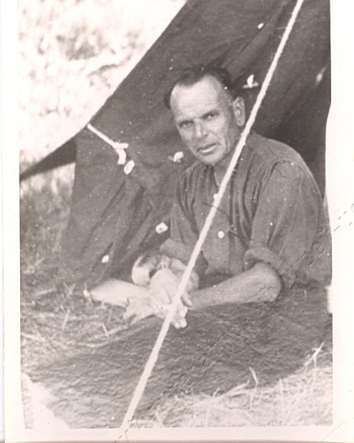 Фотография ч/б. Паустовский в Солотче, у палатки. 1937г. 1937г.