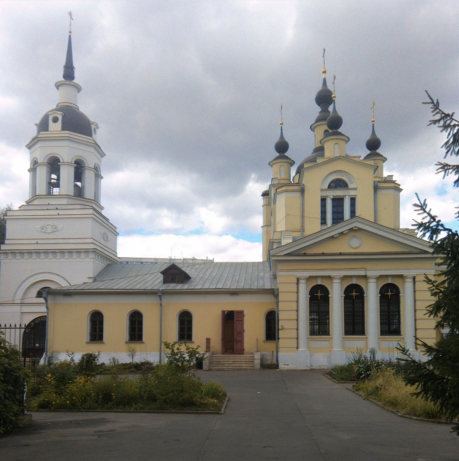 Церковь Покрова в селе Красном